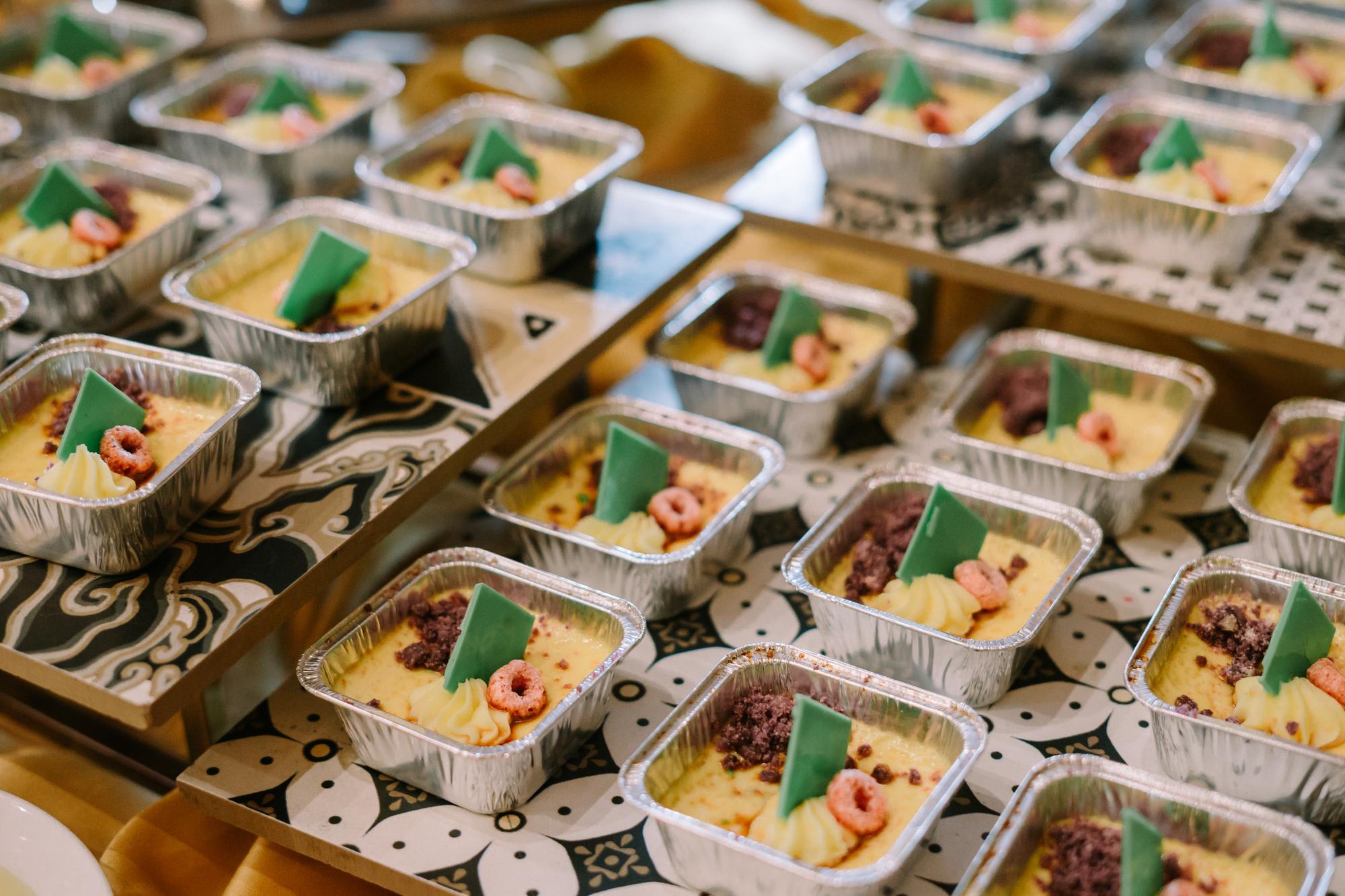 Event meal kit box with labels